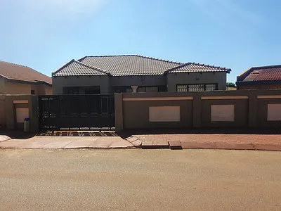 3 Bedroom House For Sale in Alberton - qIeX.webp