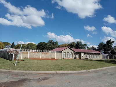 4 Bedroom House For Sale in Benoni - img
