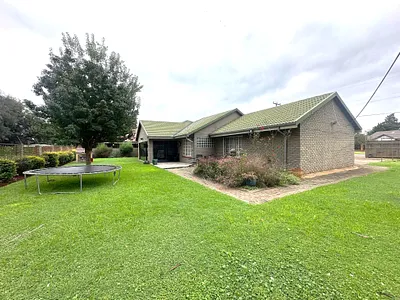 3 Bedroom House For Sale in Meyerton - UNTS.webp