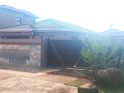 3 Bedroom House For Sale in Germiston - flAl.webp