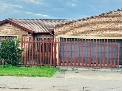 5 Bedroom House For Sale in Brakpan - bSz5.webp