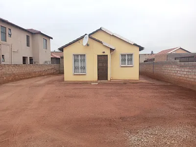 3 Bedroom House For Sale in Soweto - qYVE.webp