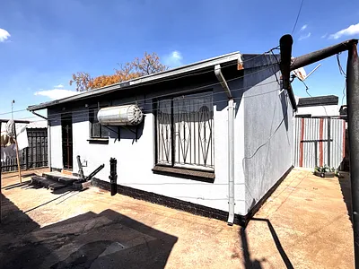 4 Bedroom House For Sale in Katlehong - 7diT.webp