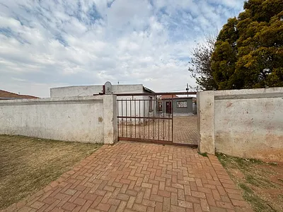 6 Bedroom House For Sale in Boksburg - img
