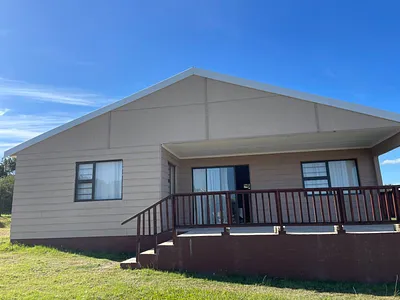 2 Bedroom House For Sale in Bathurst - 8hd0.webp