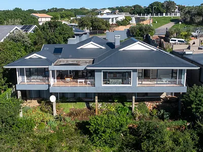 4 Bedroom House For Sale in Kenton On Sea - ZRc1.webp