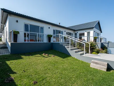 4 Bedroom House For Sale in Port Alfred - qm89.webp