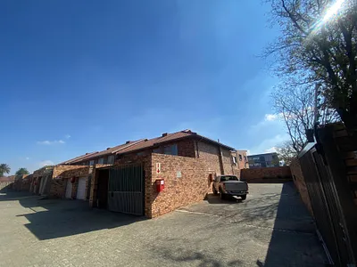2 Bedroom Apartment For Sale in Alberton - 1S7L.webp