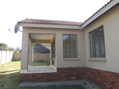 3 Bedroom Townhouse For Sale in Germiston - EM9Z.webp