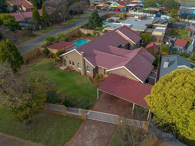 4 Bedroom House For Sale in Germiston - ZOrM.webp