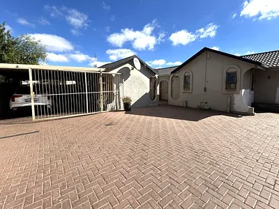 3 Bedroom House For Sale in Alberton - xdOw.webp