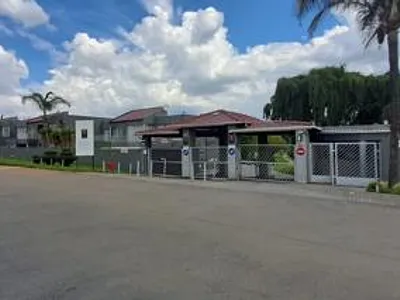 2 Bedroom Townhouse For Sale in Johannesburg - DY1G.webp