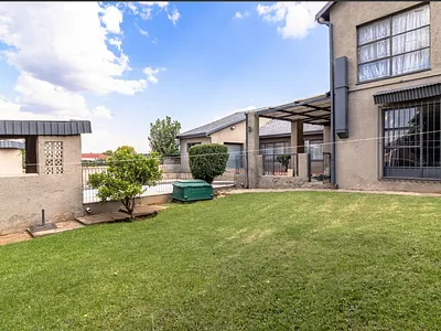 5 Bedroom House For Sale in Johannesburg - FZ7d.webp