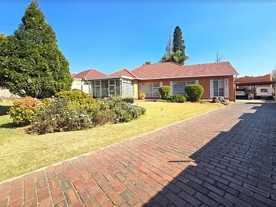 6 Bedroom House For Sale in Johannesburg - 8YTR.webp