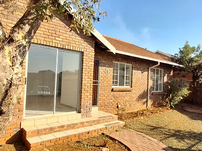 3 Bedroom Townhouse For Sale in Pretoria - RBr5.webp