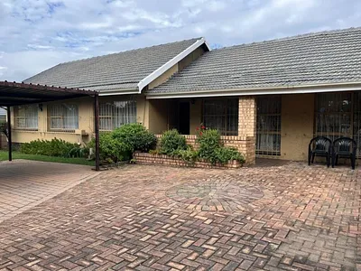4 Bedroom House For Sale in Edenvale - VYN0.webp
