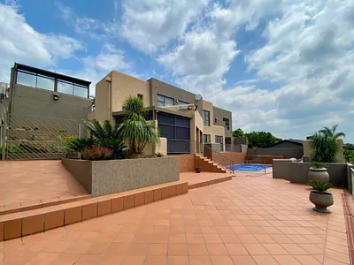 4 Bedroom House For Sale in Johannesburg - UDva.webp