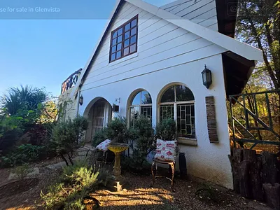 4 Bedroom House For Sale in Johannesburg - J6xb.webp