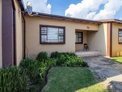 4 Bedroom Townhouse For Sale in Johannesburg - Wrov.webp