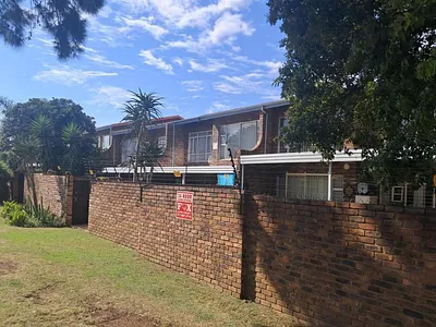 3 Bedroom Townhouse For Sale in Alberton - Ke7x.webp