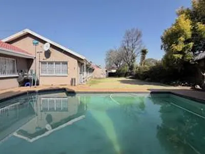 4 Bedroom House For Sale in Alberton - q5M8.webp