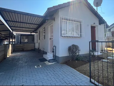2 Bedroom Townhouse For Sale in Johannesburg - DwBn.webp