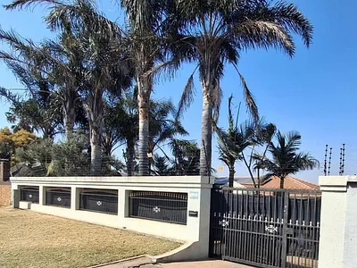 3 Bedroom House For Sale in Germiston - YVdn.webp