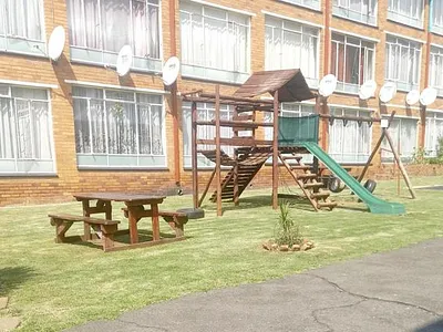 2 Bedroom Apartment For Sale in Germiston - xEt5.webp