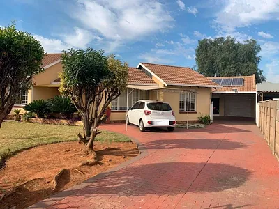 3 Bedroom House For Sale in Germiston - MqBH.webp