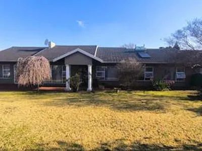 4 Bedroom House For Sale in Alberton - 2cik.webp