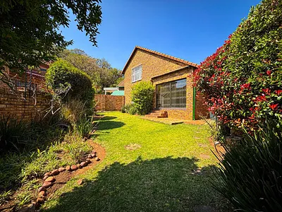 3 Bedroom Townhouse For Sale in Johannesburg - img