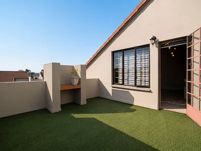 3 Bedroom Townhouse For Sale in Bedfordview - POLk.webp
