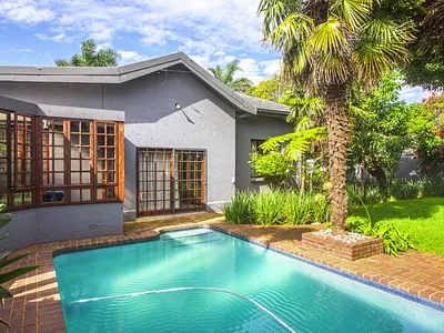 4 Bedroom House For Sale in Johannesburg - img