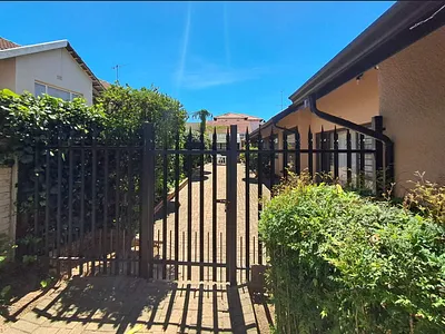 4 Bedroom House For Sale in Johannesburg - img