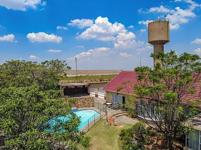 4 Bedroom House For Sale in Johannesburg - img