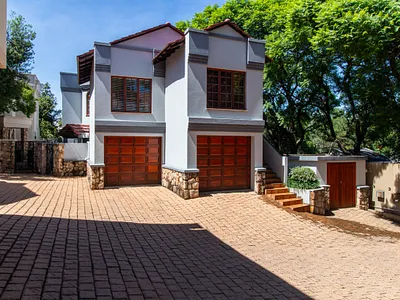 4 Bedroom Townhouse For Sale in Parktown, Johannesburg - Thyi.webp