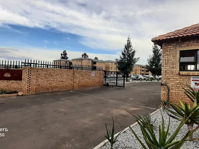 2 Bedroom Townhouse For Sale in Alberton - KmSx.webp