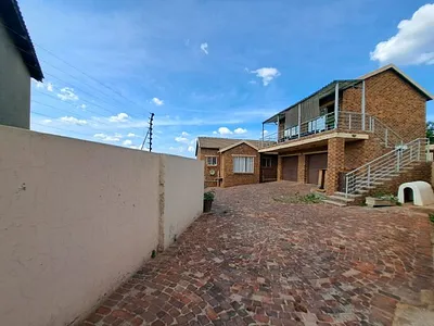 3 Bedroom House For Sale in Germiston - kZ5l.webp