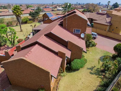 7 Bedroom House For Sale in Alberton - rIgV.webp