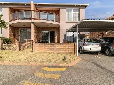 2 Bedroom Townhouse For Sale in Johannesburg - Io7F.webp