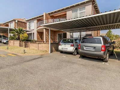 2 Bedroom Townhouse For Sale in Johannesburg - rZIq.webp