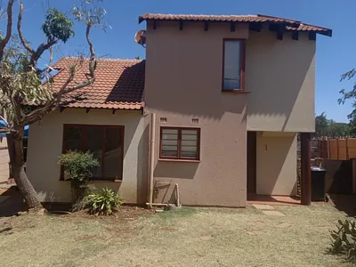 2 Bedroom Townhouse For Sale in Johannesburg - wFSr.webp
