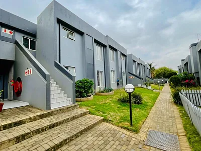 2 Bedroom Townhouse For Sale in Johannesburg - pUys.webp