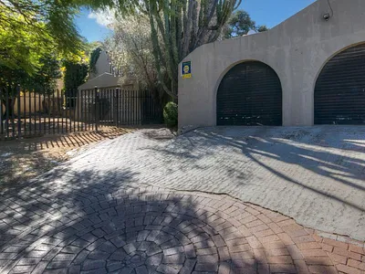 4 Bedroom House For Sale in Johannesburg - Lh9c.webp