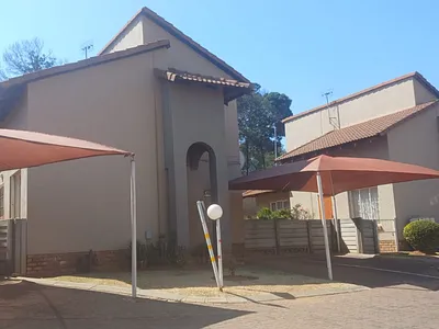 4 Bedroom Townhouse For Sale in Johannesburg - AOds.webp