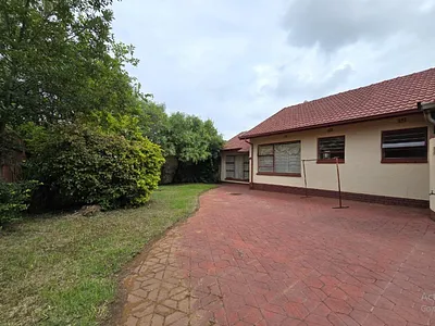 3 Bedroom House For Sale in Johannesburg - iZ8m.webp