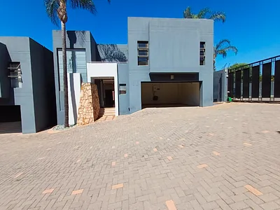 3 Bedroom Townhouse For Sale in Johannesburg - e2Vz.webp