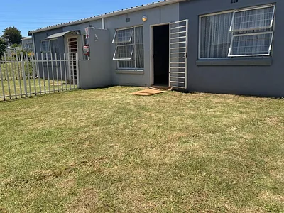2 Bedroom Apartment For Sale in Johannesburg - S9C0.webp