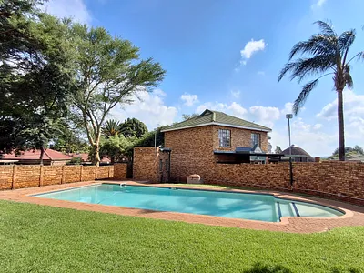3 Bedroom Townhouse For Sale in Centurion - L6yZ.webp