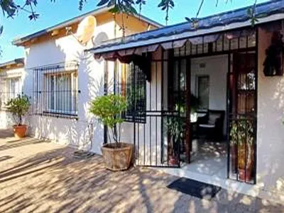 4 Bedroom House For Sale in Germiston - 28OM.webp